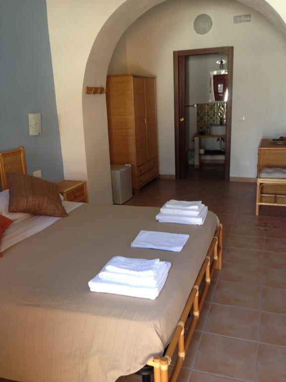 B&B La Goletta Di Salina Santa Marina Salina Habitación foto